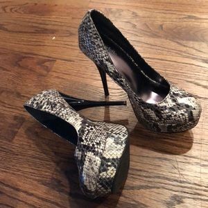 Charlotte Russe - Black & White pumps